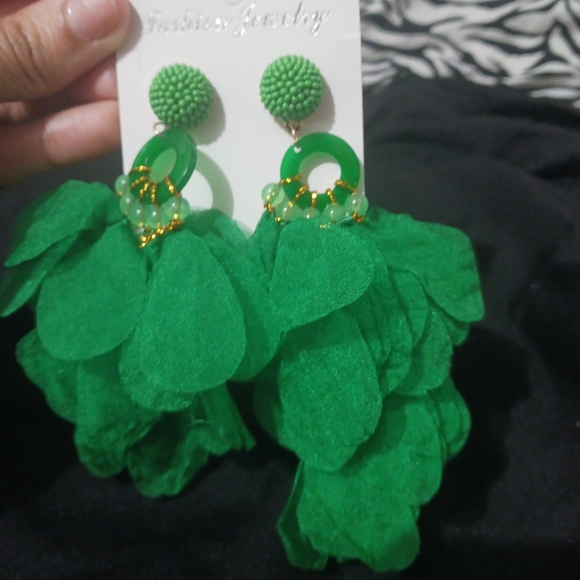 NEW Women Fashion Green Earrings - Picture 3 of 7